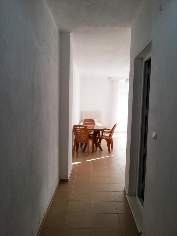 Doa Apartments คูซาดาซี ภายนอก รูปภาพ